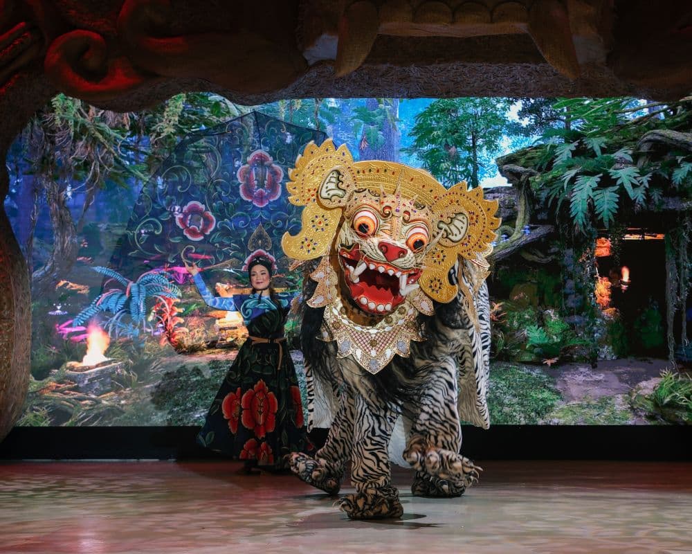 Pesona Tari Barong Paling Spektakuler di GWK Bali, Lengkap dengan BarAong Show!