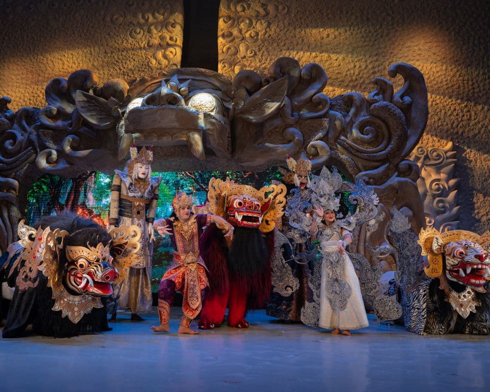 Bukan Barong Biasa! Ini Sosok Raksasa Barong Landung di GWK Cultural Park