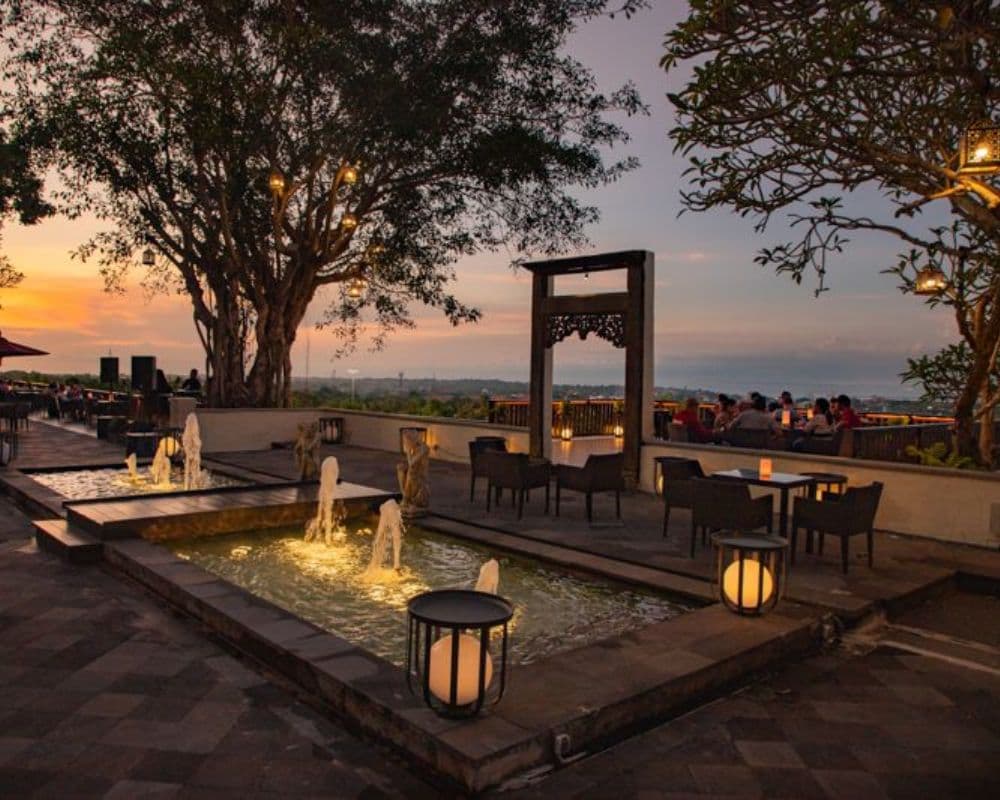 Rekomendasi Tempat Makan di Bali dengan Pemandangan Spektakuler dan Cita Rasa Menggoda