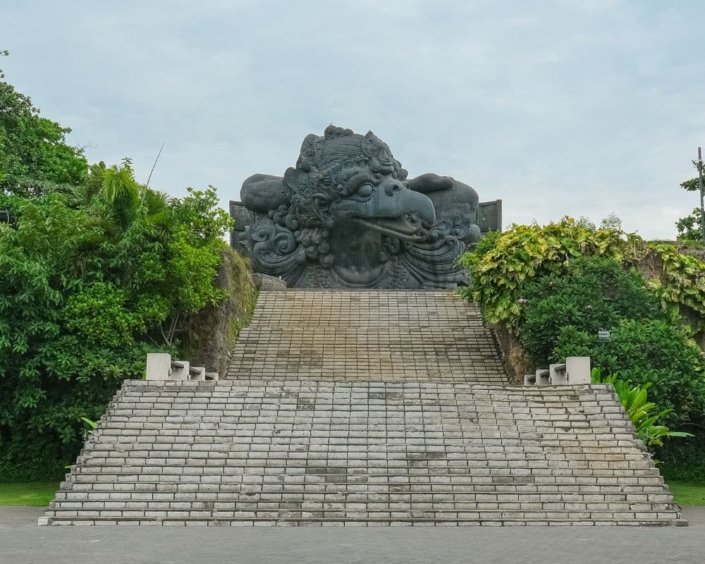 5 Patung Besar di Bali yang Wajib Kamu Ketahui dan Makna Budayanya