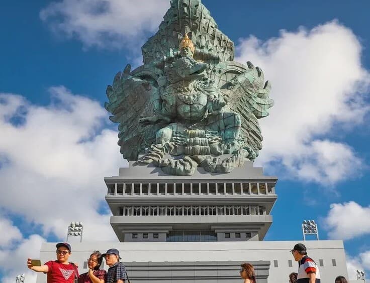 10 Must-See Famous Statues in Indonesia, Including Bali’s Iconic GWK Statue!