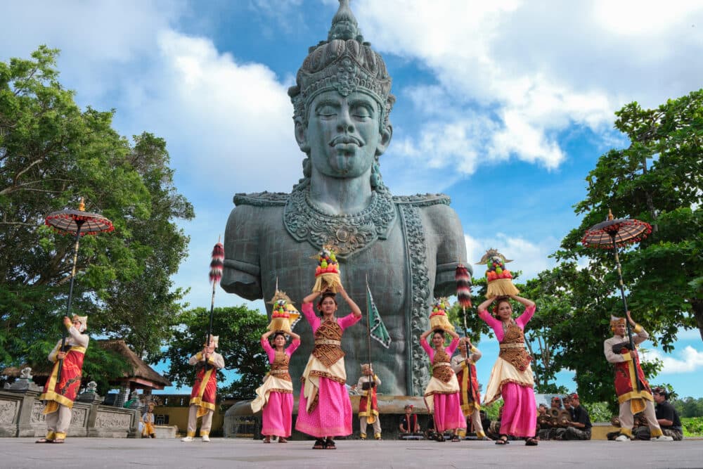 Parade Budaya Bali di GWK: Perpaduan Tradisi dan Spiritualitas yang Spektakuler