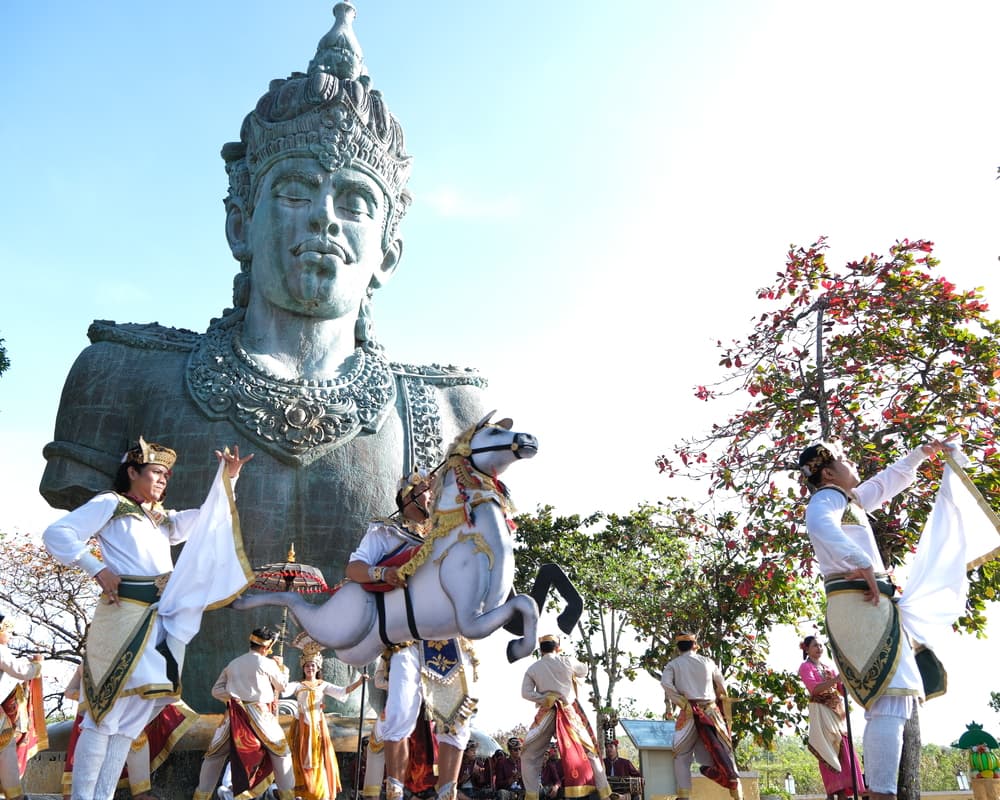 Wisata Uluwatu Bali: Jelajahi Pesona Budaya, Alam, dan Seni di GWK Cultural Park